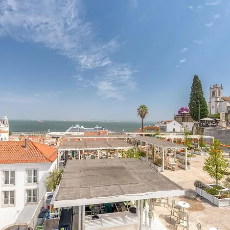 Guestready - Chic Flat Near Cathedral * Lisbon