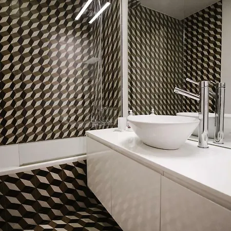 Joivy Elegant 2br Nearby Tram 28e Stop - Portas Sol Lisboa